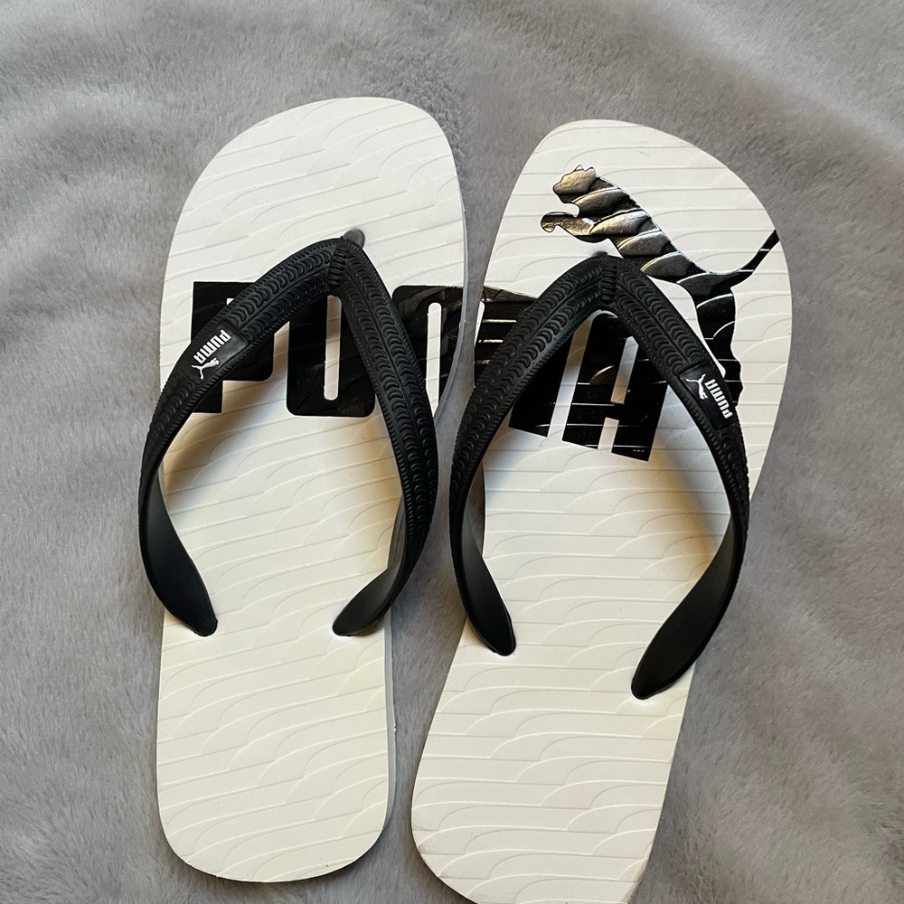 Puma flip flops